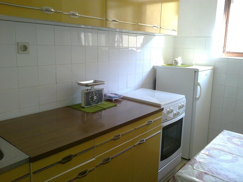 Apartment A1 Dugi Rat Bilik gambar