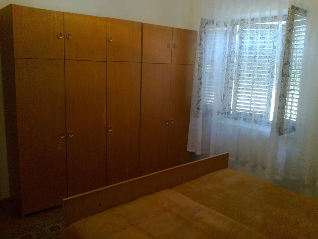 Apartment A1 Dugi Rat Bilik gambar